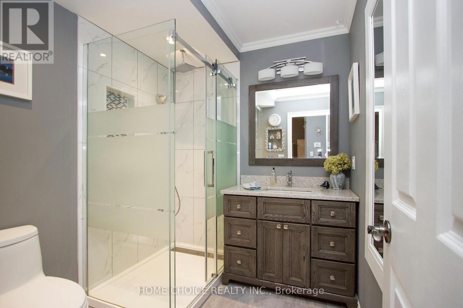 Photo 26 of 29 Cornerbrook Court, Clarington ON