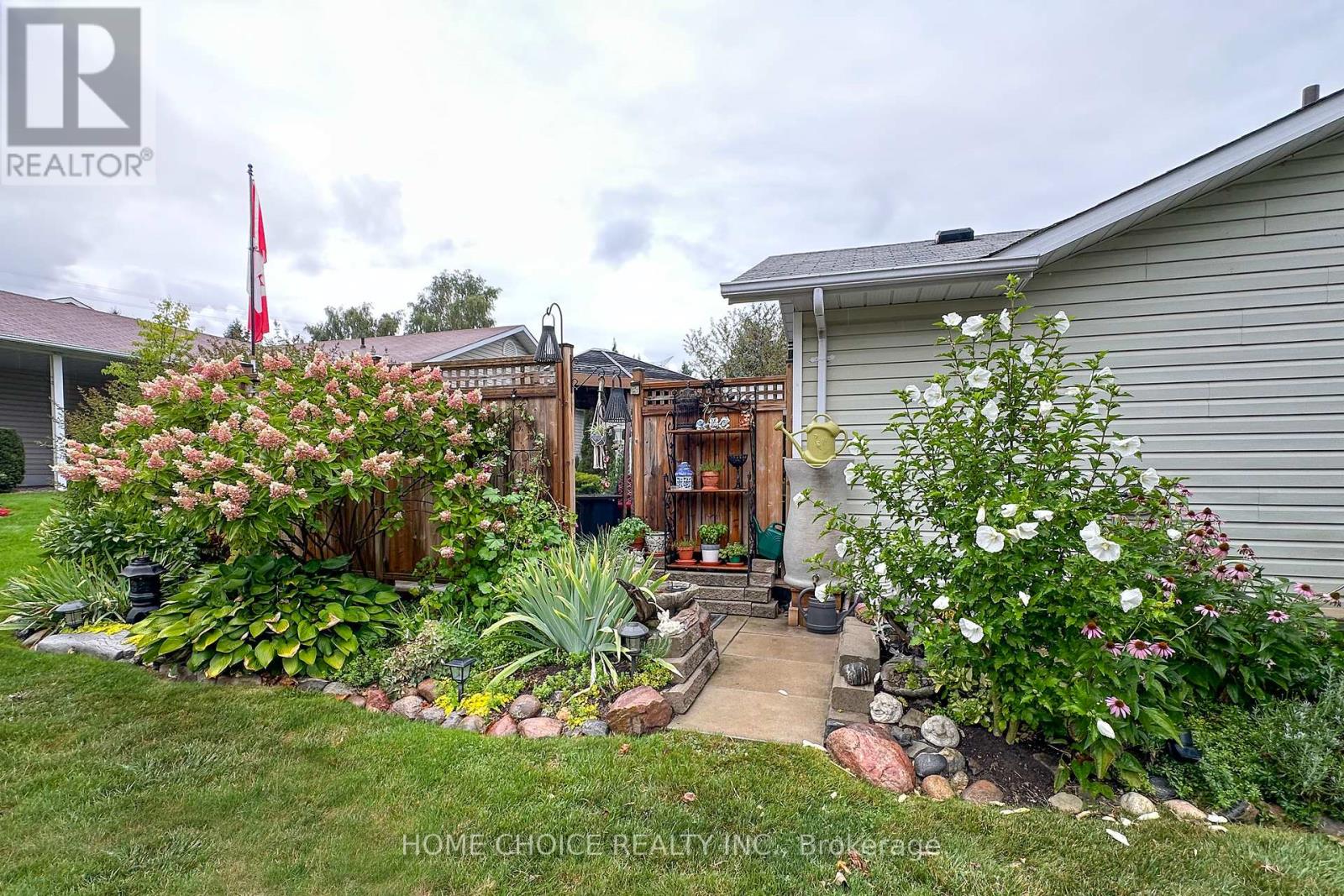 Photo 28 of 29 Cornerbrook Court, Clarington ON