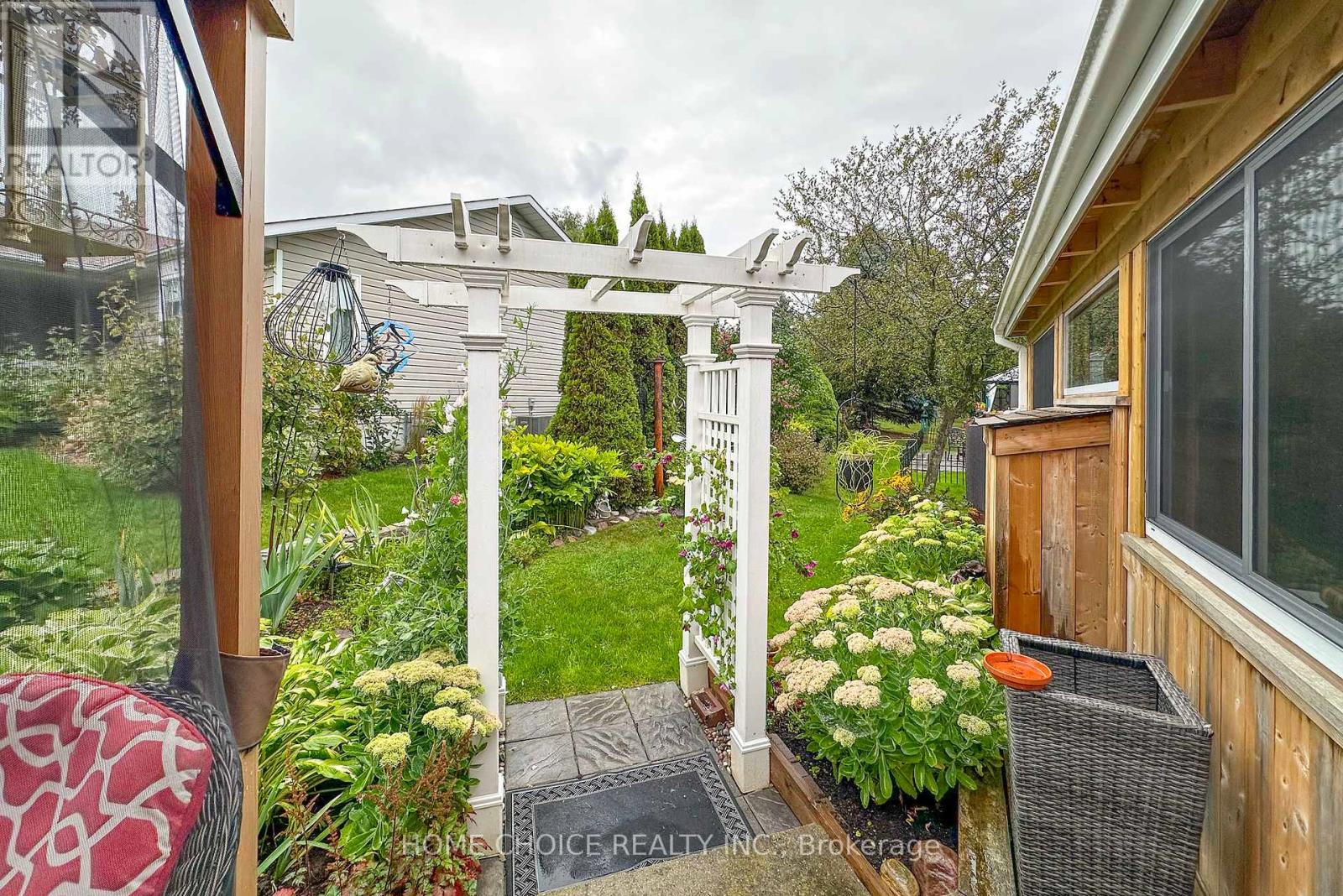 Photo 30 of 29 Cornerbrook Court, Clarington ON