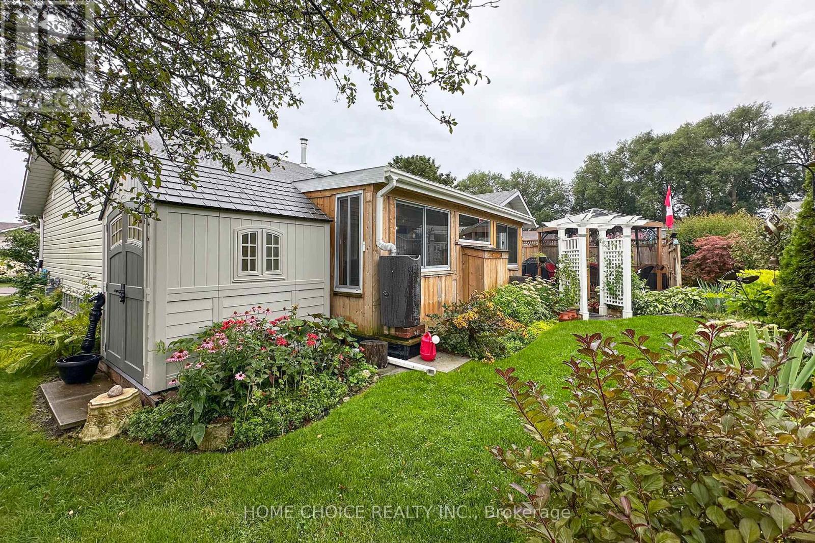 Photo 32 of 29 Cornerbrook Court, Clarington ON