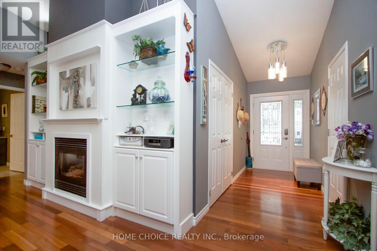 Photo 5 of 29 Cornerbrook Court, Clarington ON