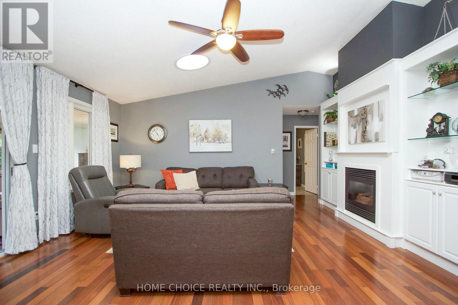 Photo 7 of 29 Cornerbrook Court, Clarington ON