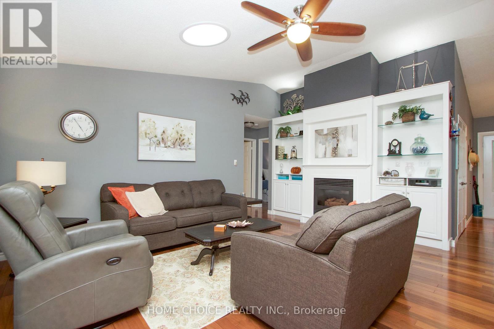 Photo 8 of 29 Cornerbrook Court, Clarington ON