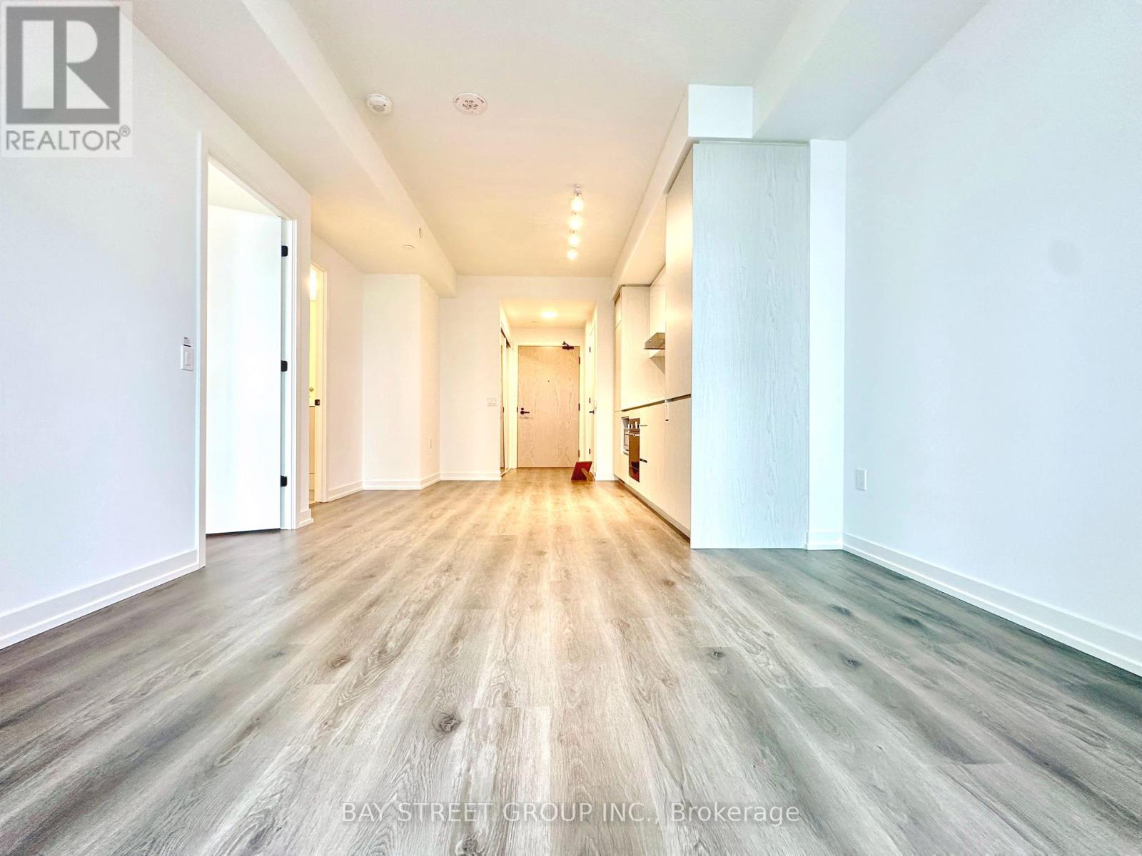 Photo 12 of 4102 28 Interchange Way, Vaughan ON