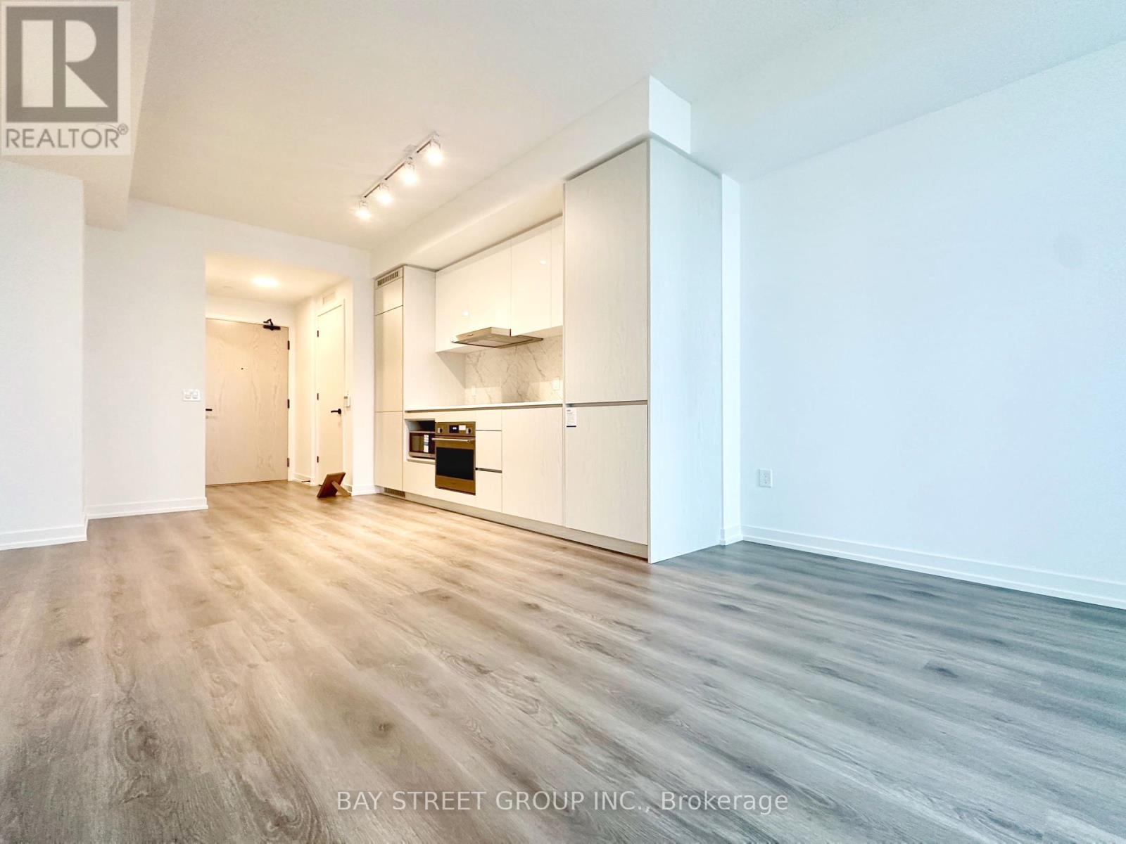 Photo 13 of 4102 28 Interchange Way, Vaughan ON