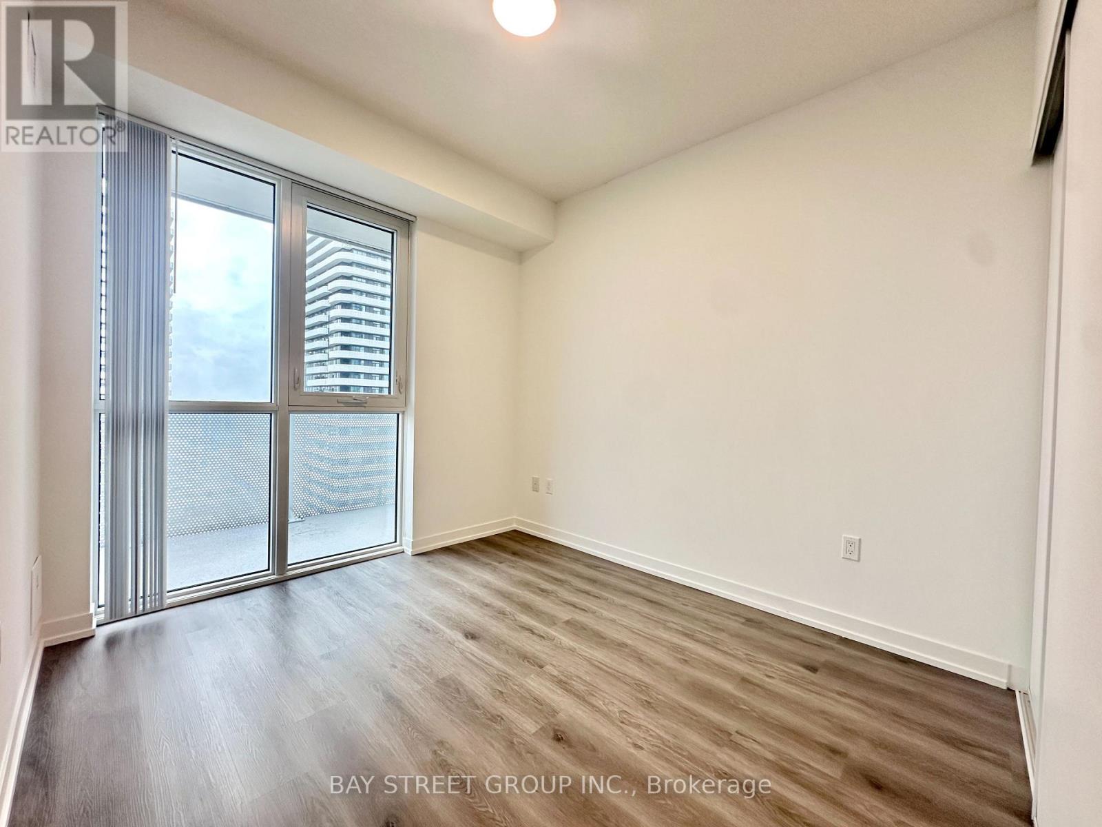 Photo 14 of 4102 28 Interchange Way, Vaughan ON