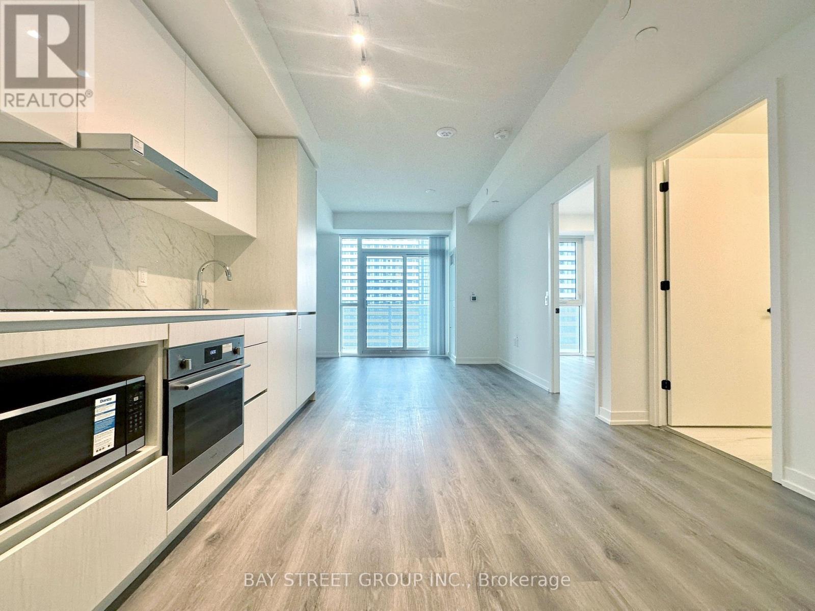 Photo 17 of 4102 28 Interchange Way, Vaughan ON