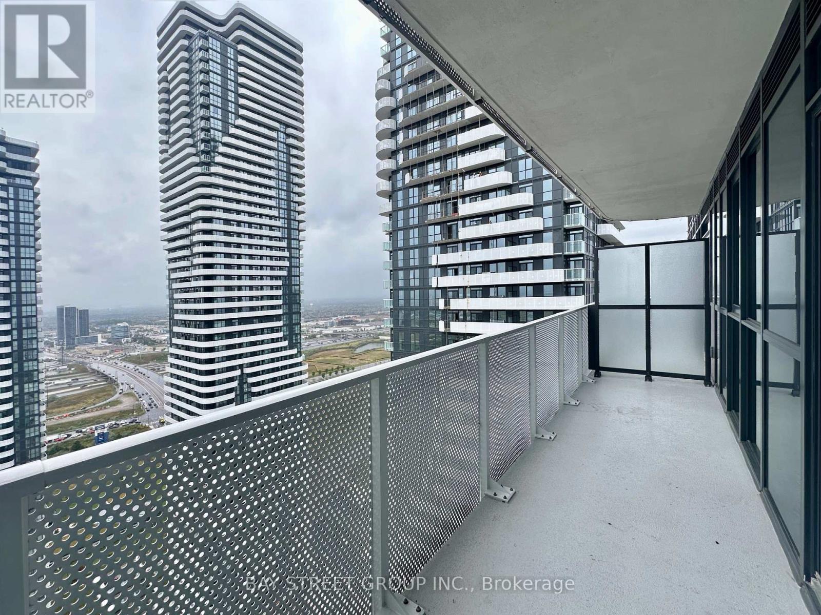 Photo 18 of 4102 28 Interchange Way, Vaughan ON