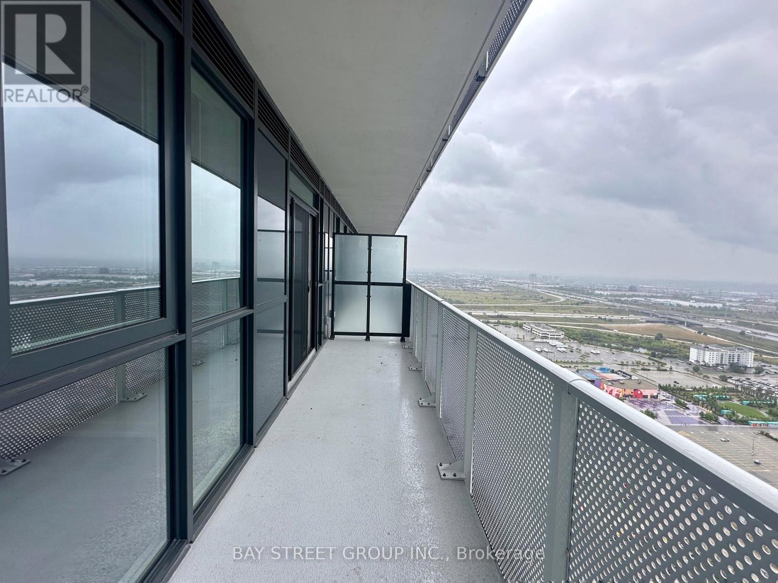 Photo 19 of 4102 28 Interchange Way, Vaughan ON