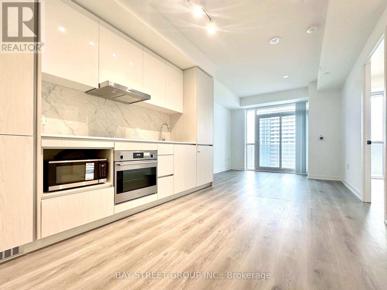 Photo 3 of 4102 28 Interchange Way, Vaughan ON