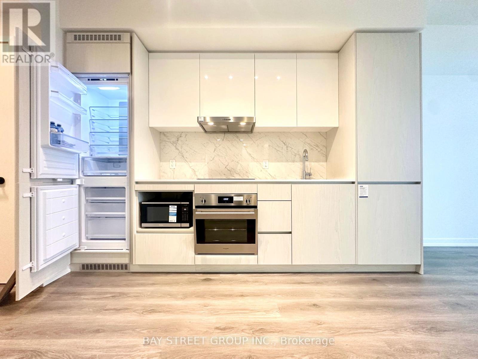 Photo 6 of 4102 28 Interchange Way, Vaughan ON