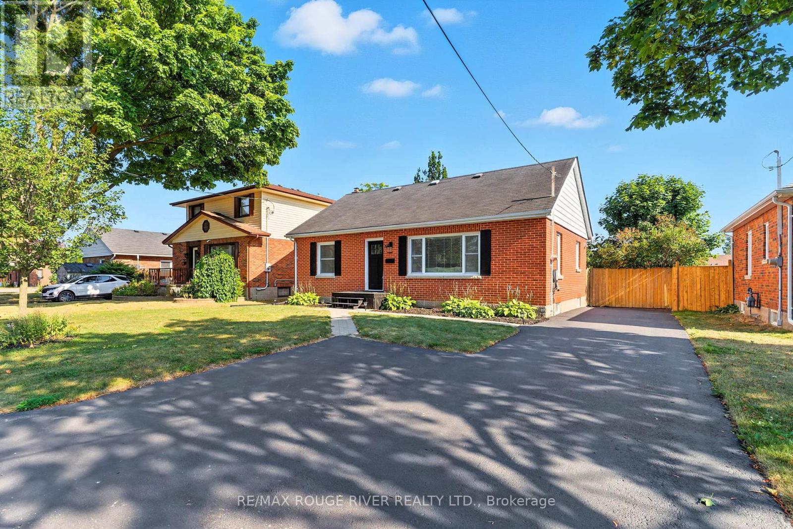 Photo 1 of 39 Southway Drive, Clarington ON