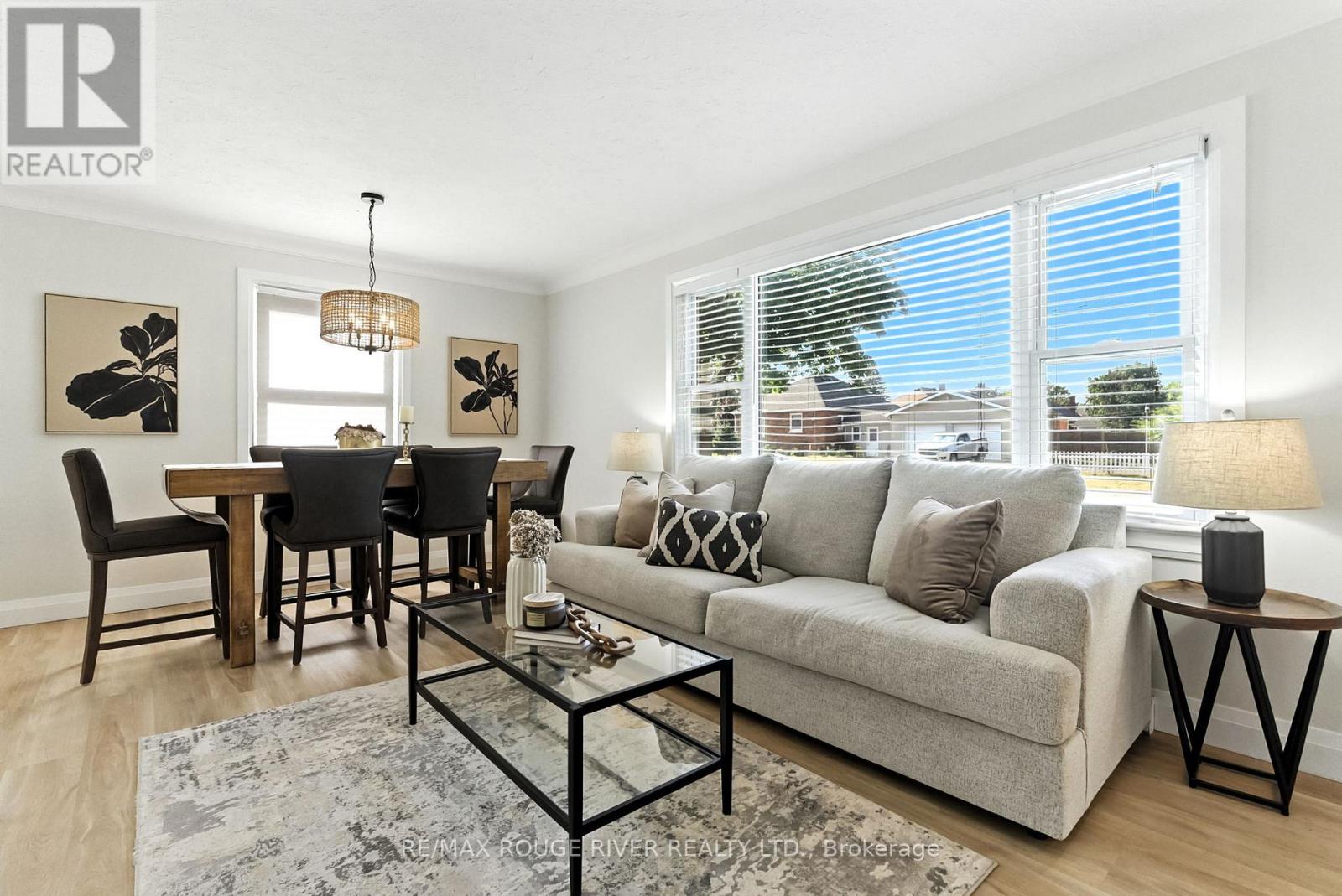 Photo 10 of 39 Southway Drive, Clarington ON