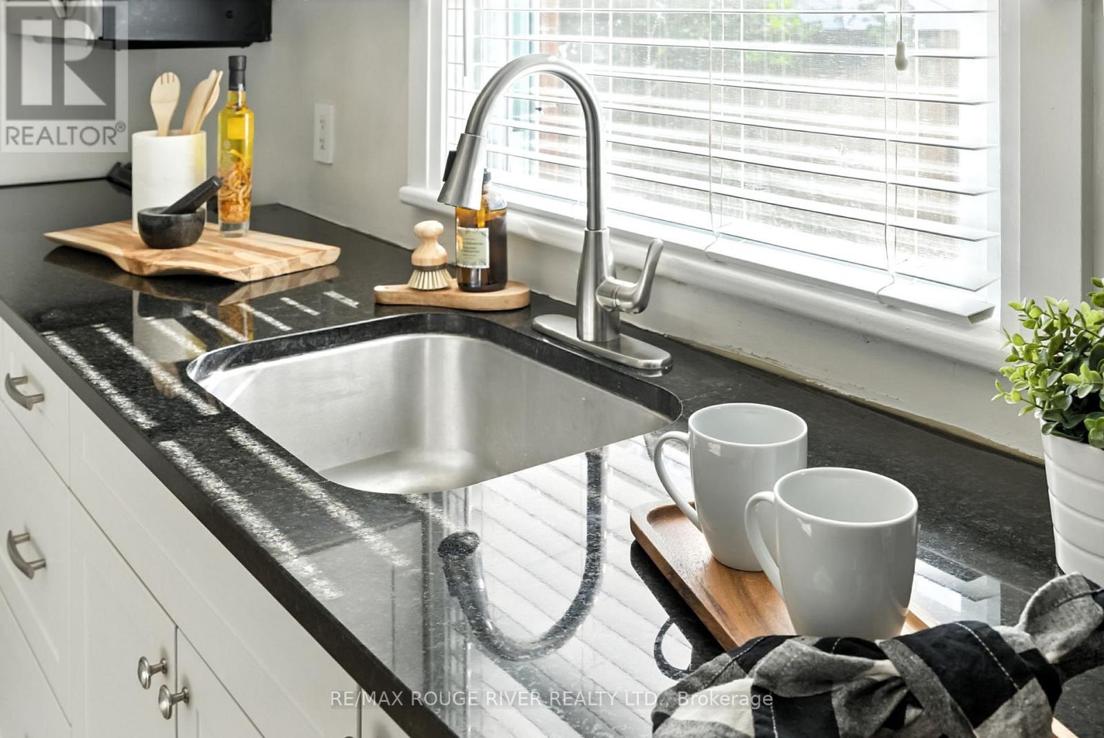 Photo 13 of 39 Southway Drive, Clarington ON