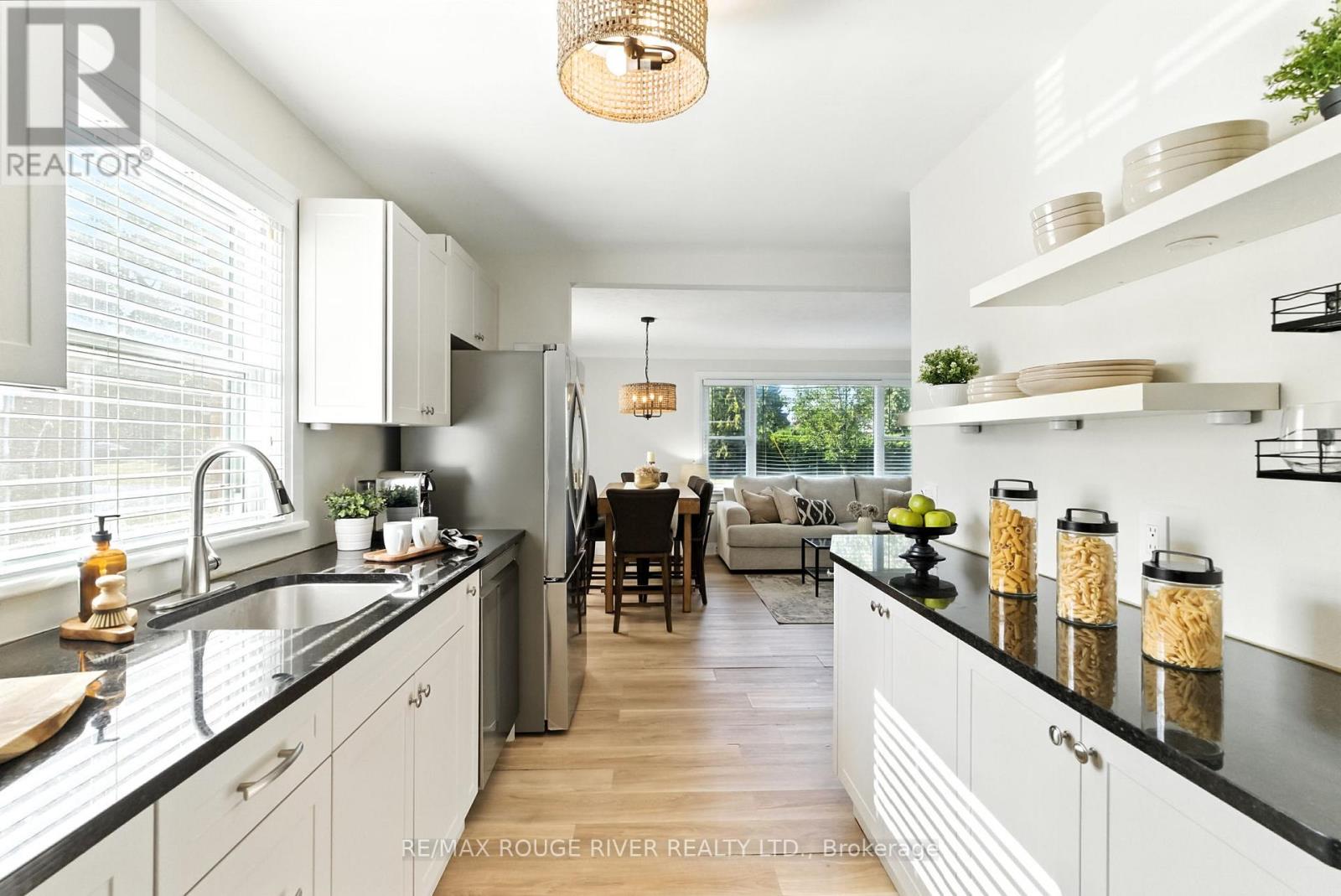 Photo 15 of 39 Southway Drive, Clarington ON