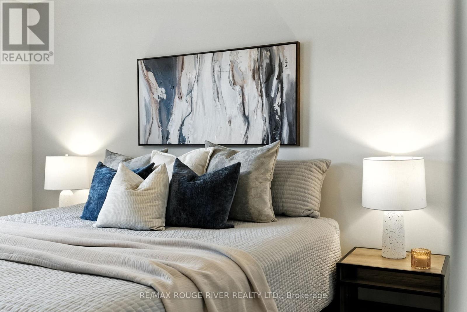 Photo 17 of 39 Southway Drive, Clarington ON