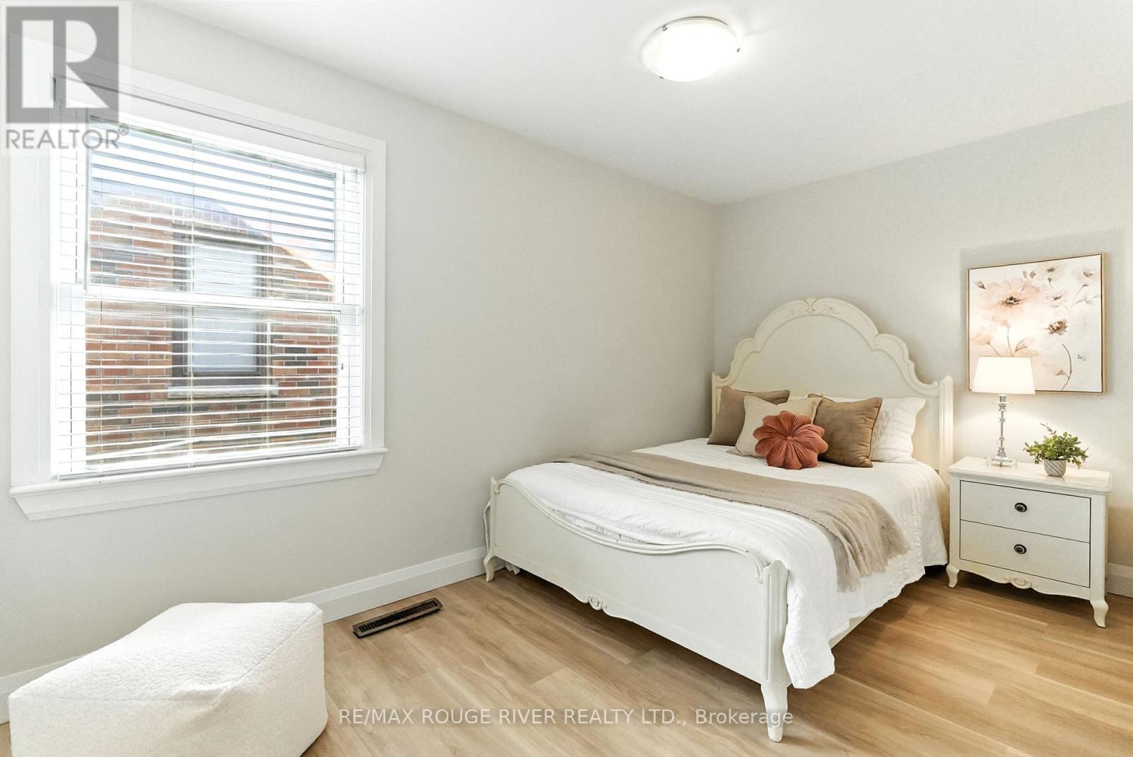Photo 20 of 39 Southway Drive, Clarington ON