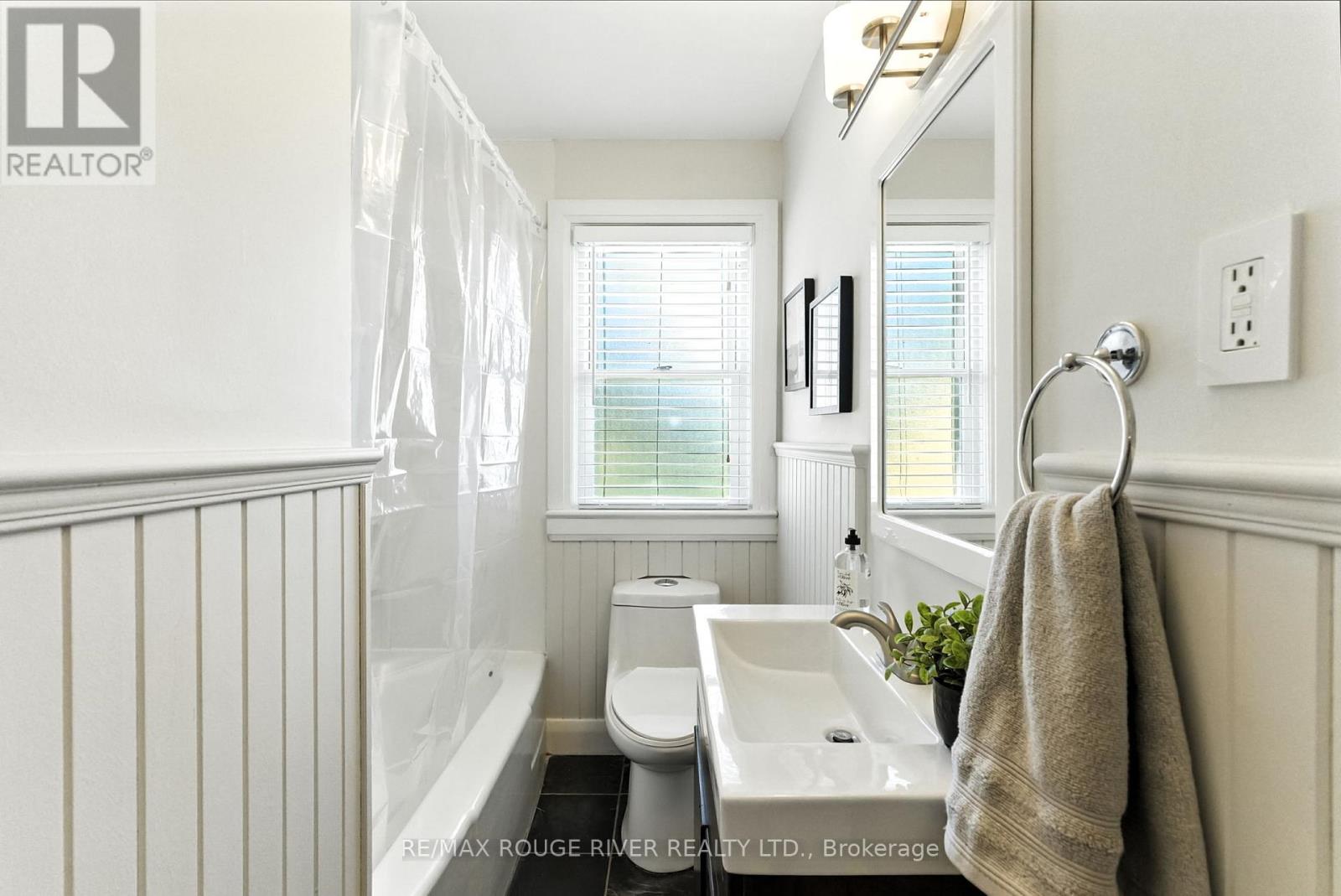 Photo 22 of 39 Southway Drive, Clarington ON