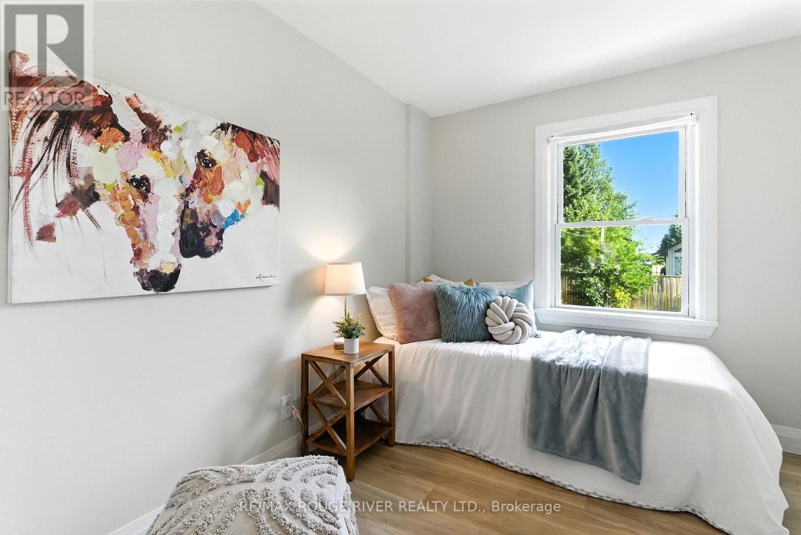 Photo 24 of 39 Southway Drive, Clarington ON