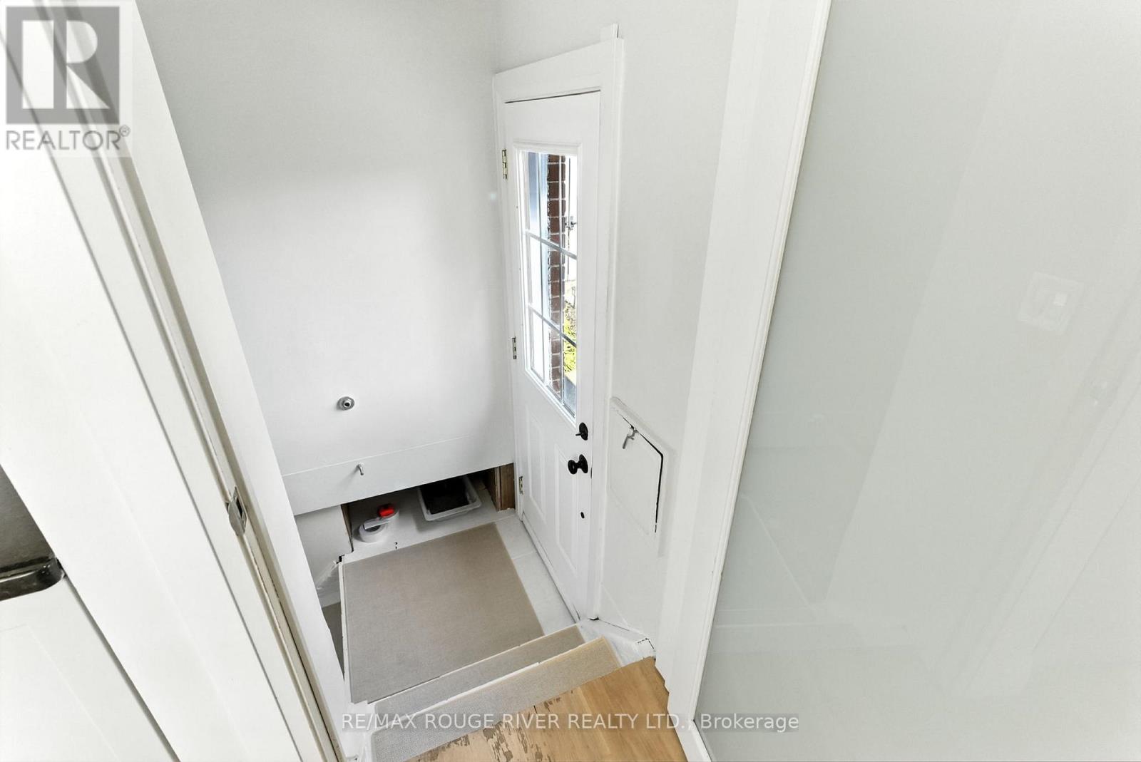 Photo 28 of 39 Southway Drive, Clarington ON