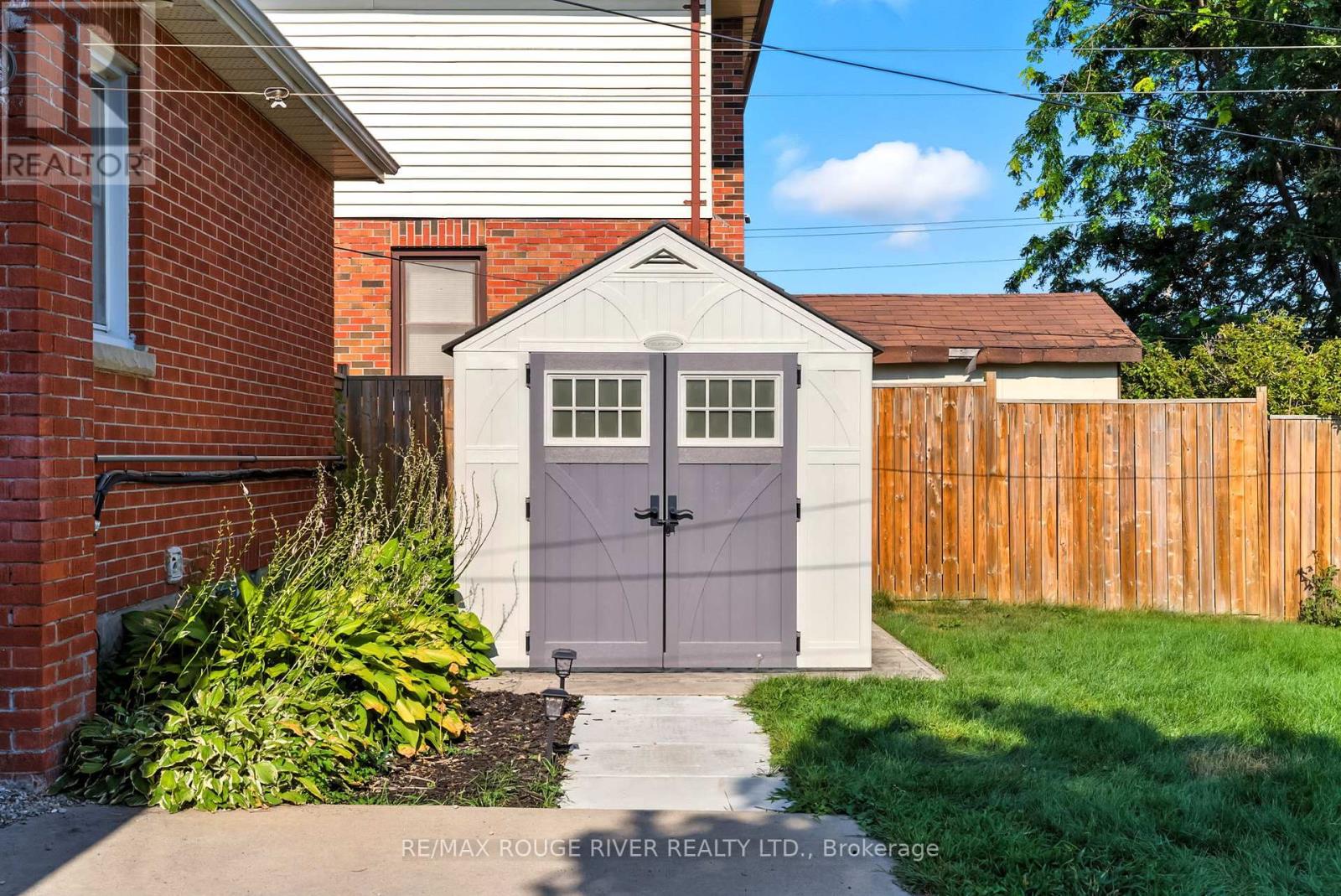Photo 41 of 39 Southway Drive, Clarington ON