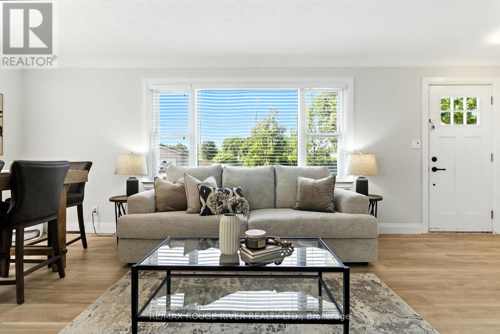 Photo 5 of 39 Southway Drive, Clarington ON