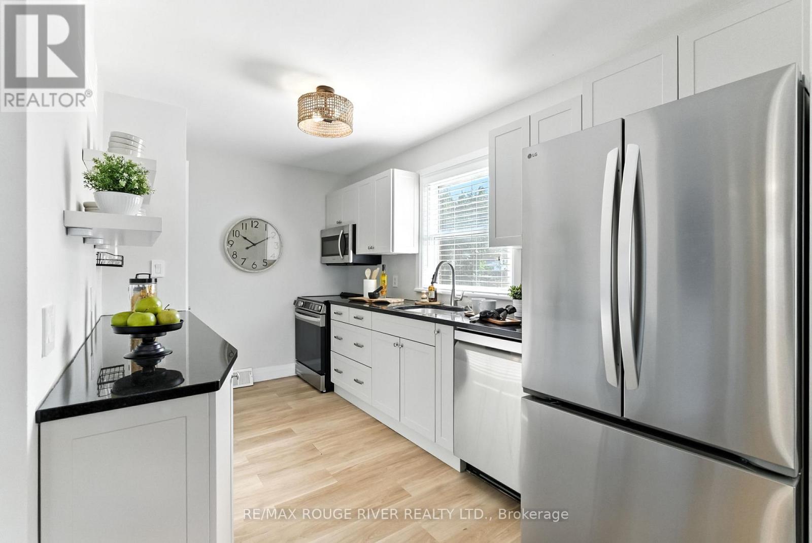 Photo 7 of 39 Southway Drive, Clarington ON