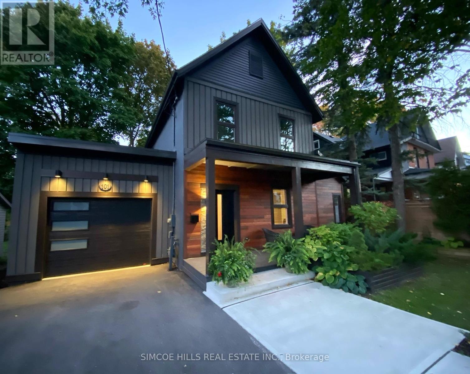 Photo 2 of 101 Jarvis Street, Orillia ON