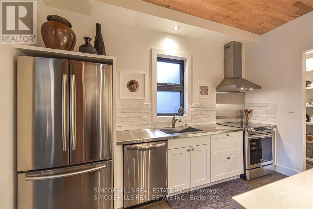 Photo 3 of 101 Jarvis Street, Orillia ON