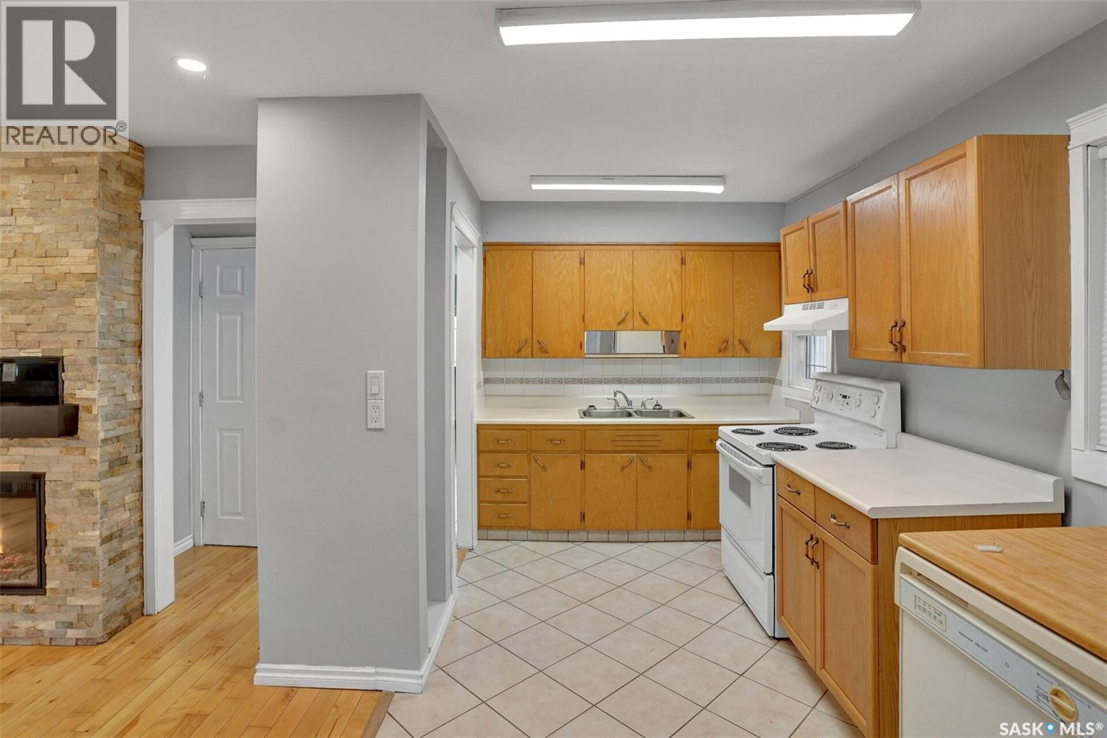 Photo 6 of 1143 Wascana Street, Regina SK