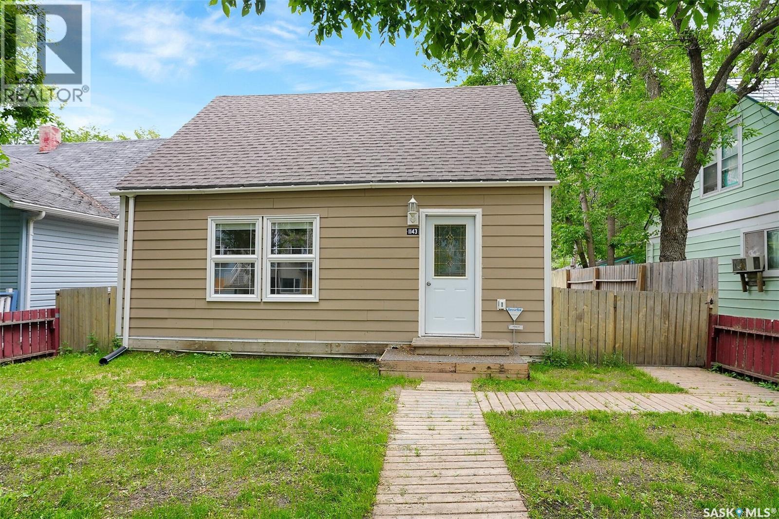 Photo 2 of 1143 Wascana Street, Regina SK