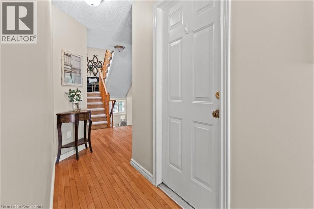 Photo 9 of 2257 Silverbirch Court, Burlington ON