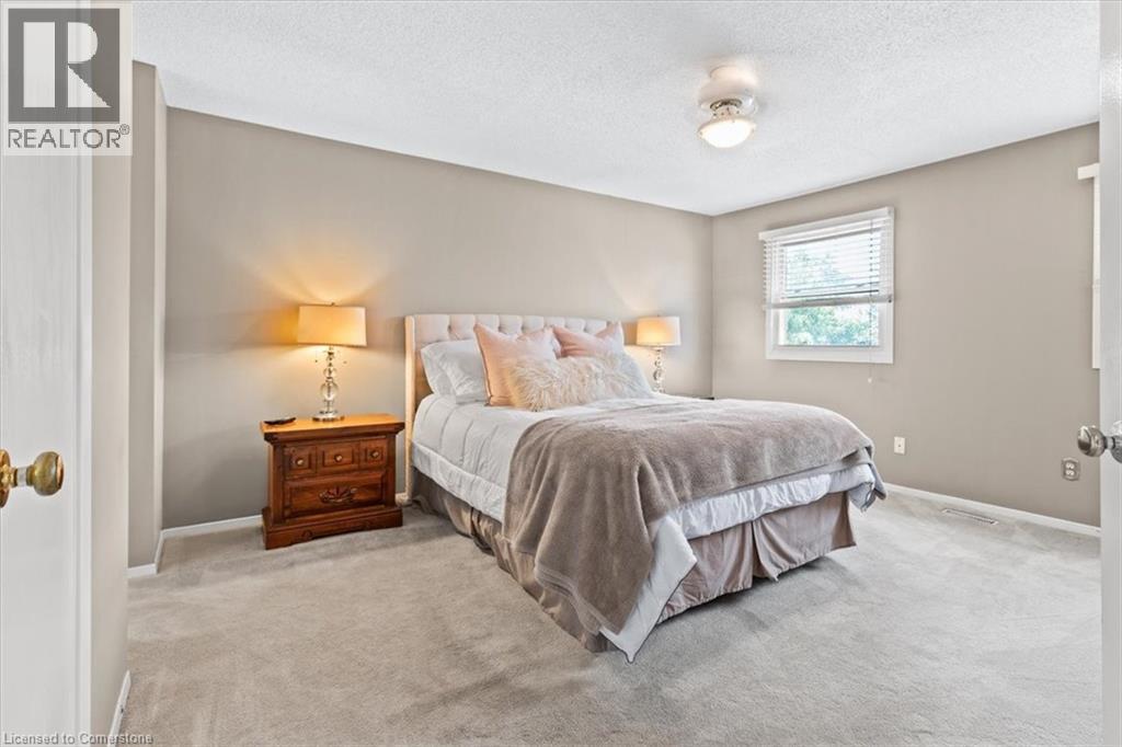 Photo 19 of 2257 Silverbirch Court, Burlington ON