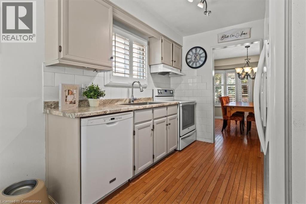 Photo 6 of 2257 Silverbirch Court, Burlington ON