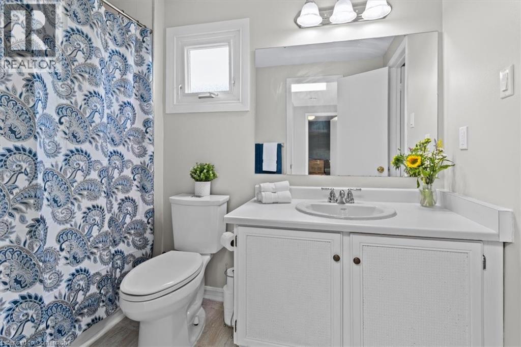 Photo 18 of 2257 Silverbirch Court, Burlington ON