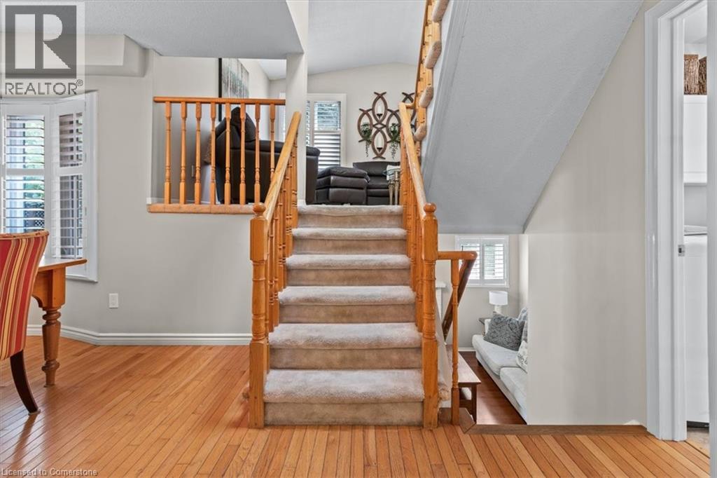 Photo 12 of 2257 Silverbirch Court, Burlington ON