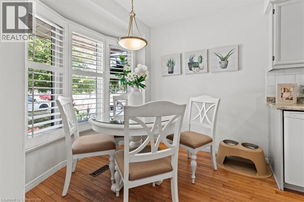 Photo 4 of 2257 Silverbirch Court, Burlington ON