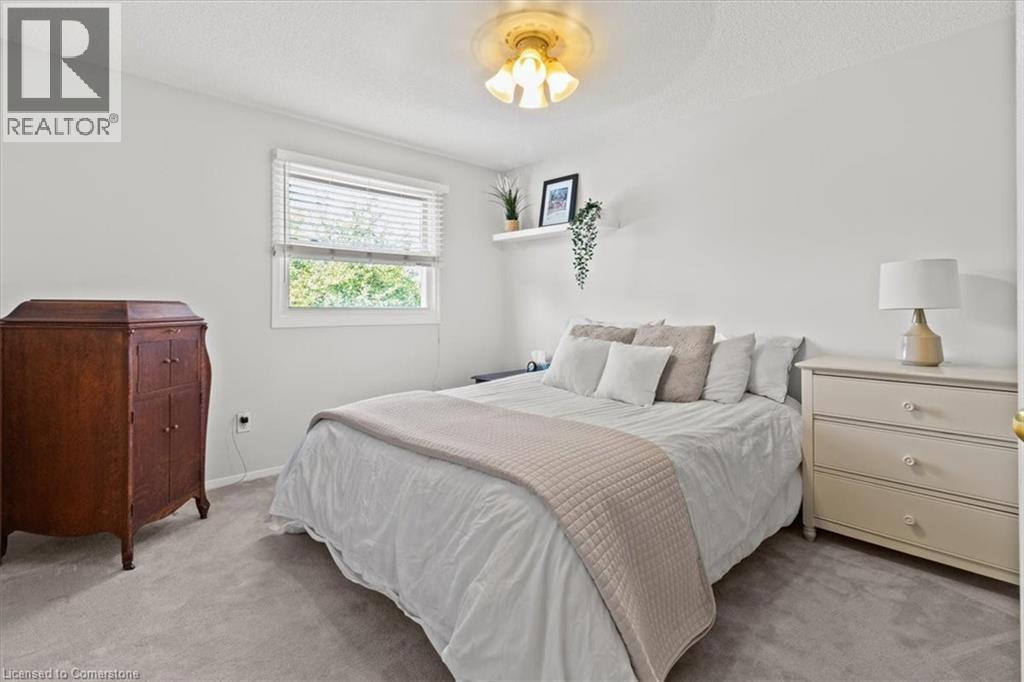 Photo 22 of 2257 Silverbirch Court, Burlington ON