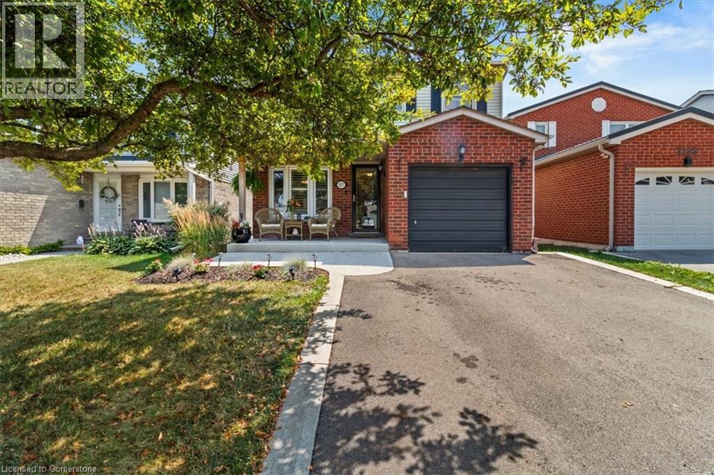 Photo 2 of 2257 Silverbirch Court, Burlington ON