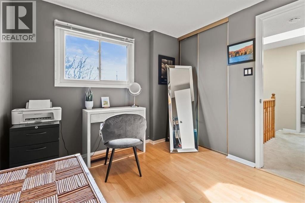 Photo 17 of 2257 Silverbirch Court, Burlington ON