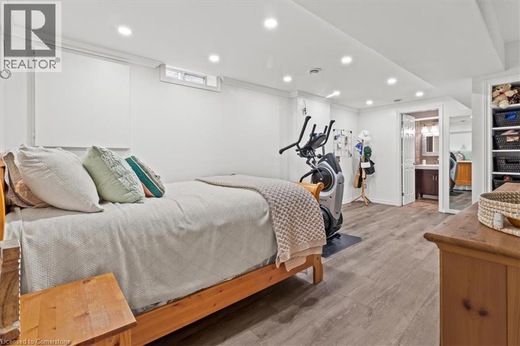 Photo 28 of 2257 Silverbirch Court, Burlington ON