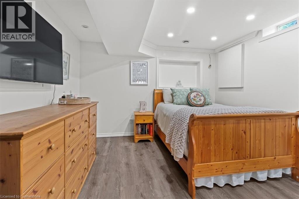 Photo 27 of 2257 Silverbirch Court, Burlington ON