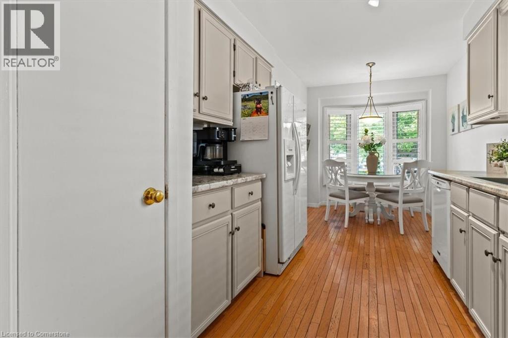 Photo 7 of 2257 Silverbirch Court, Burlington ON