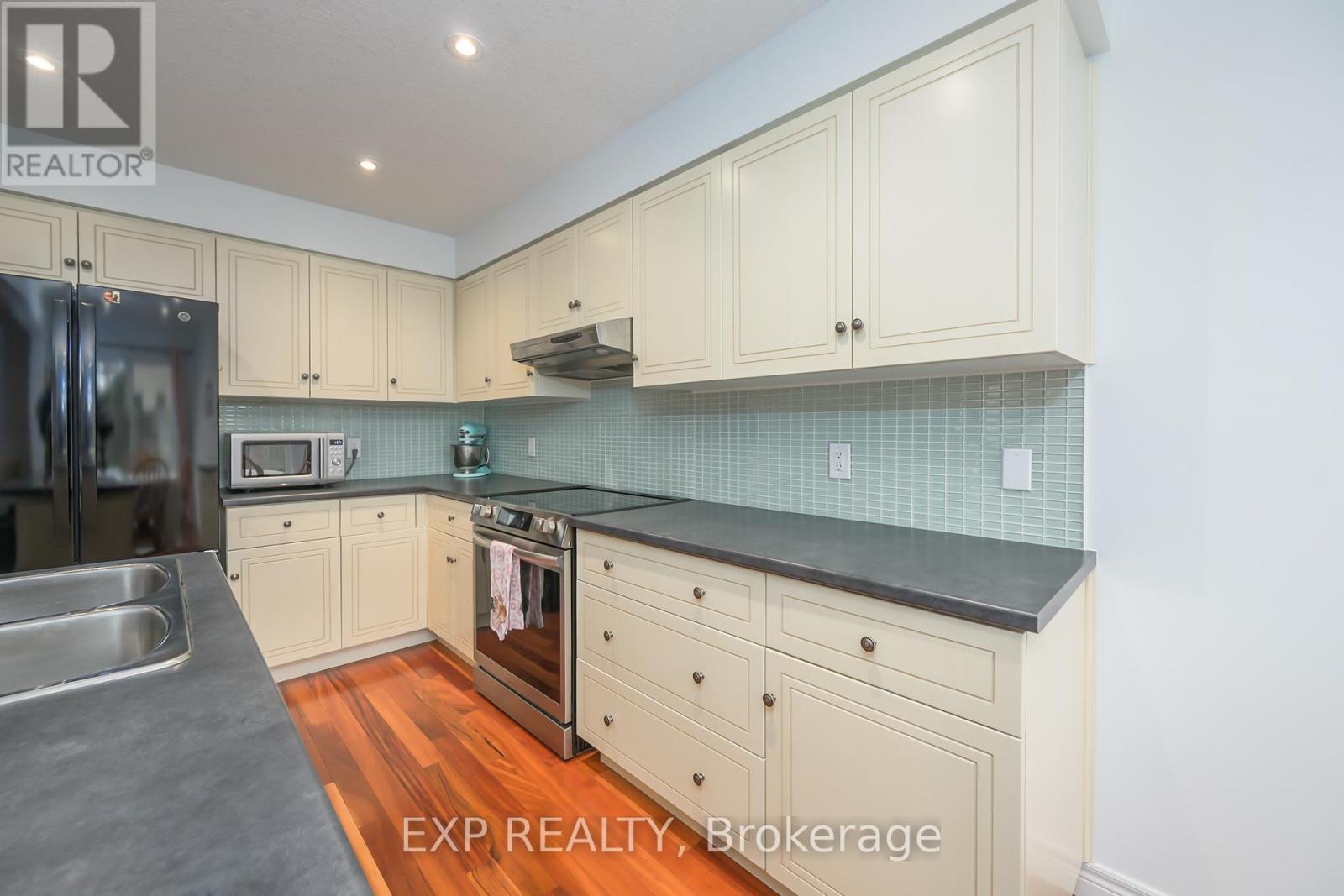 Photo 11 of 1835 Reilly Walk, London North ON