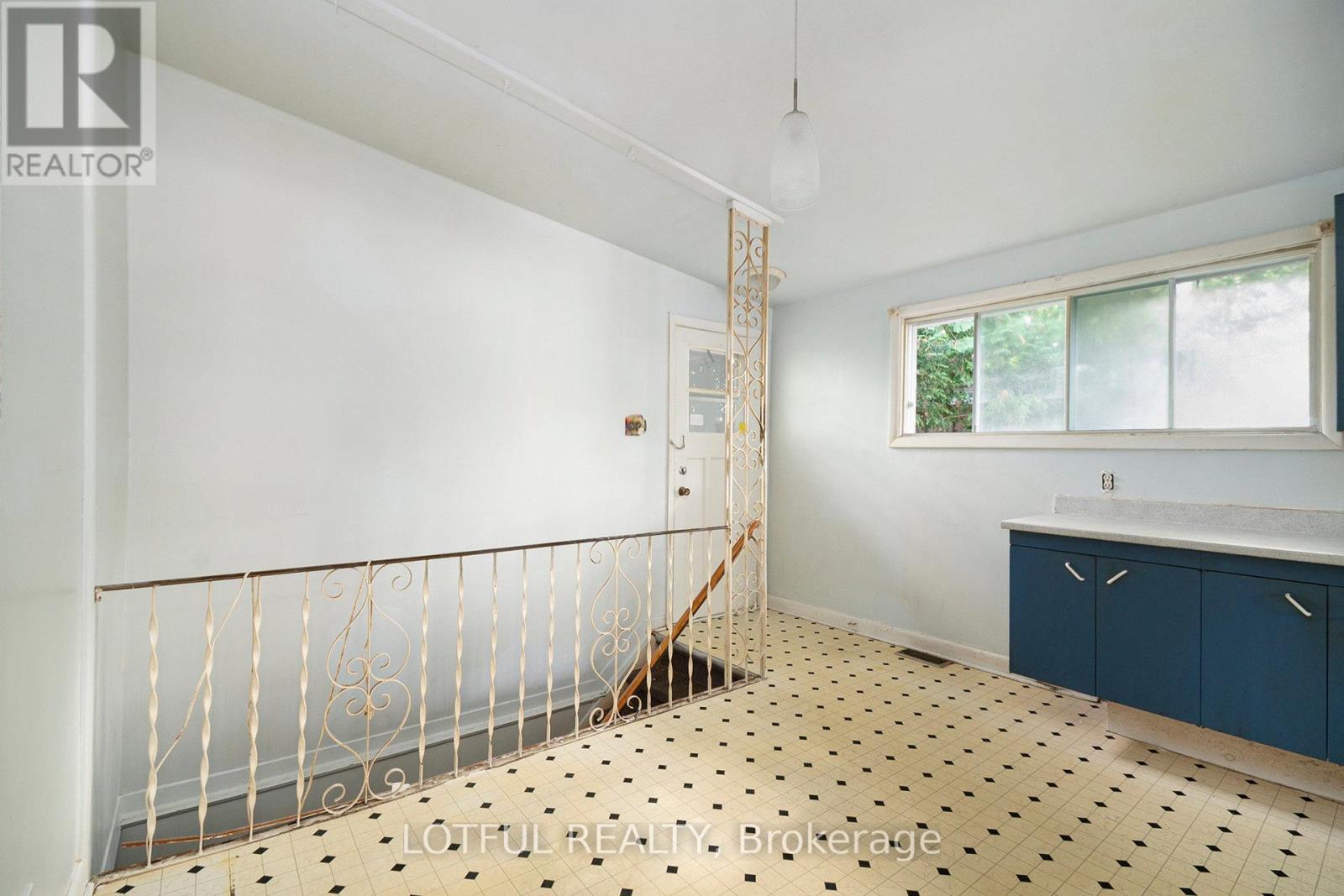 Photo 9 of 328 Perrier Avenue, Ottawa ON