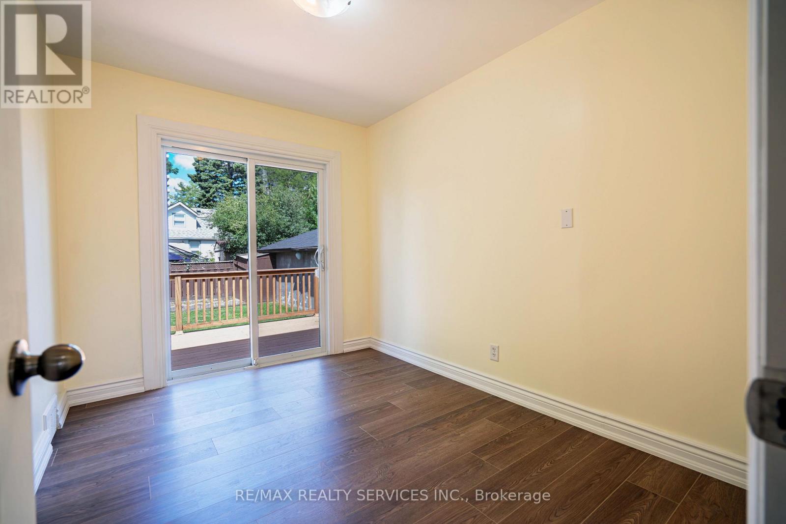 Photo 10 of 32 Eastern Avenue, Brampton ON
