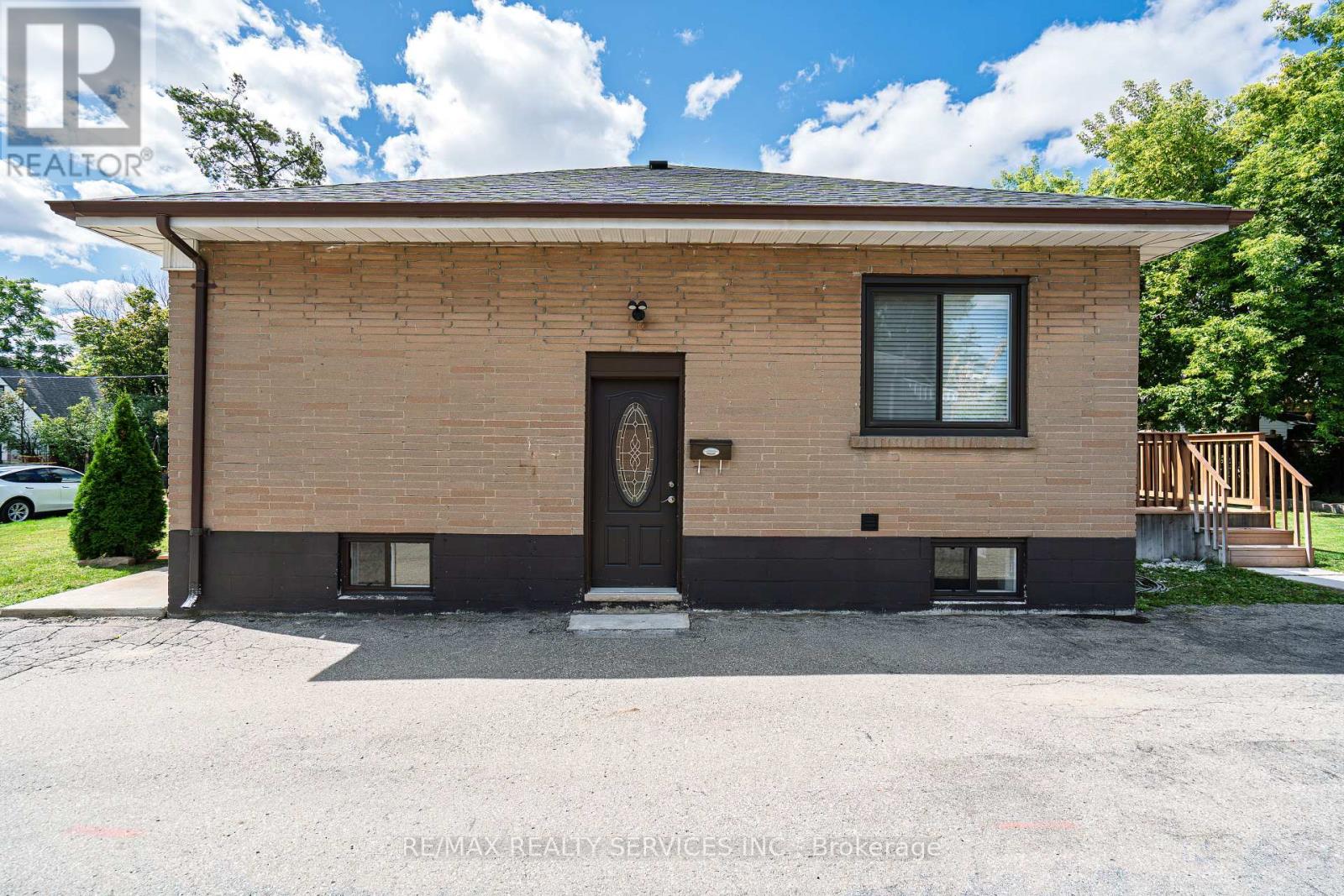 Photo 19 of 32 Eastern Avenue, Brampton ON