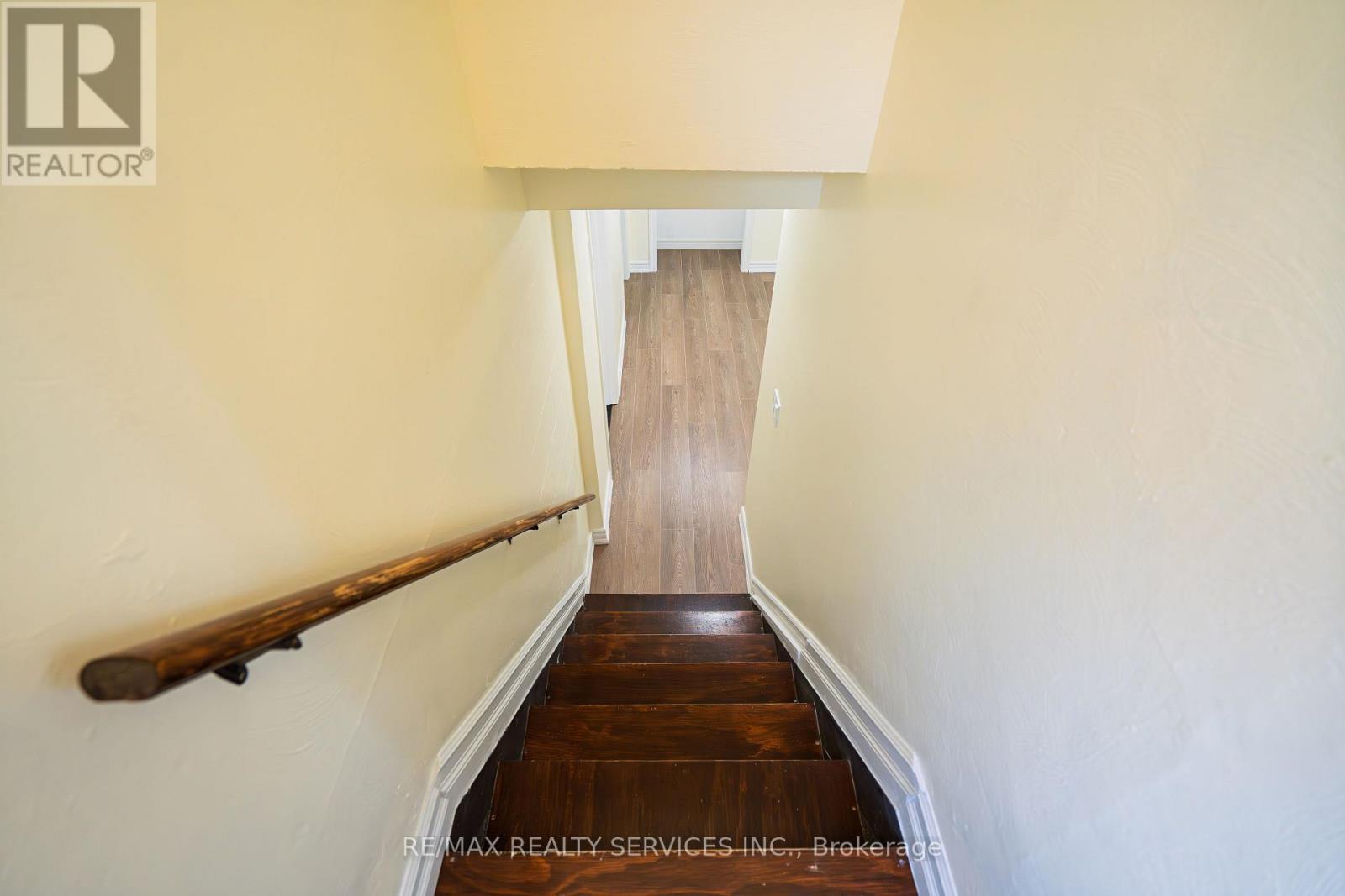 Photo 21 of 32 Eastern Avenue, Brampton ON