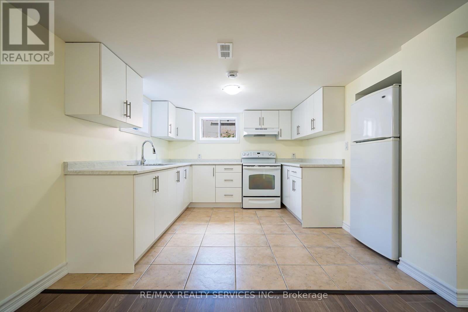 Photo 22 of 32 Eastern Avenue, Brampton ON