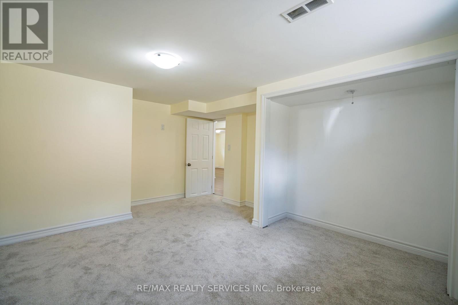 Photo 28 of 32 Eastern Avenue, Brampton ON